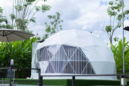 Geodesic glamping dome curtain